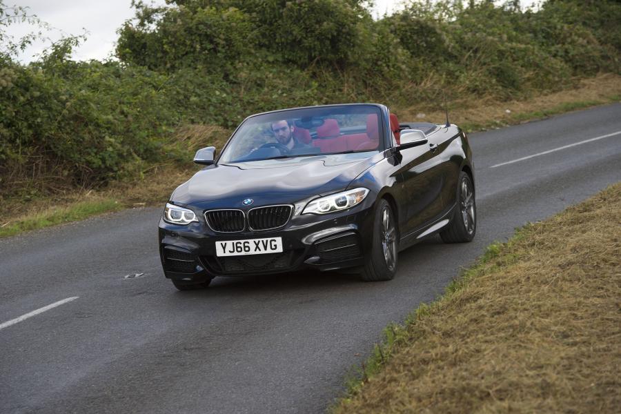 BMW M240i Convertible 2016 года  (UK) (фото 8 из 21)
